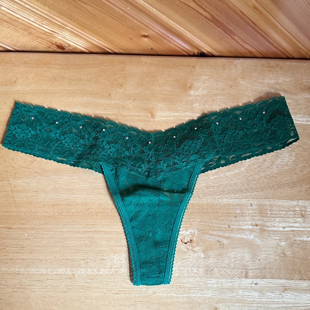 Daisy Fuentes Lace Thong